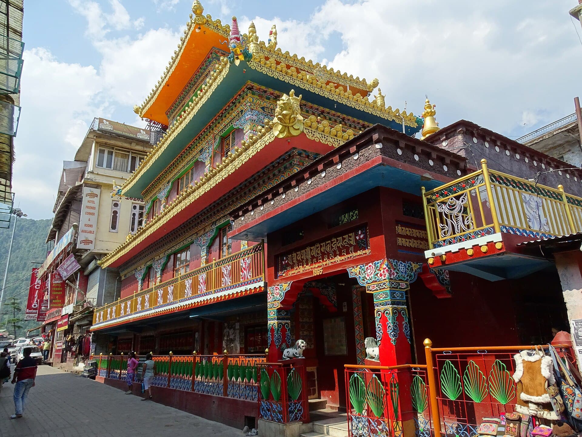 Main Street Temple - McLeod Ganj - Himachal Pradesh - India (26207379983)